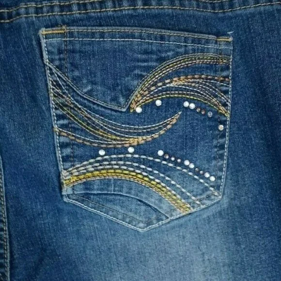 Blue Identity Jewelled Embroidered Whiskered Distressed Jean Shorts Size 12P - Picture 6 of 7